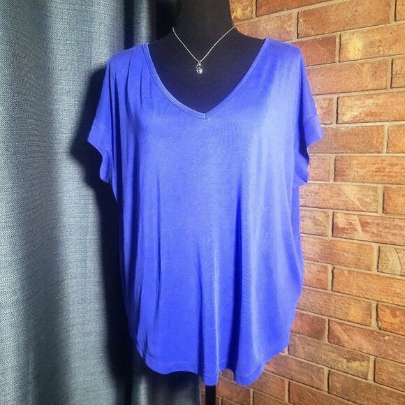 Naked Zebra Tops - Naked Zebra Blue/Periwinkle V-Neck Short Sleeved Blouse w/Back Cutouts - Size M